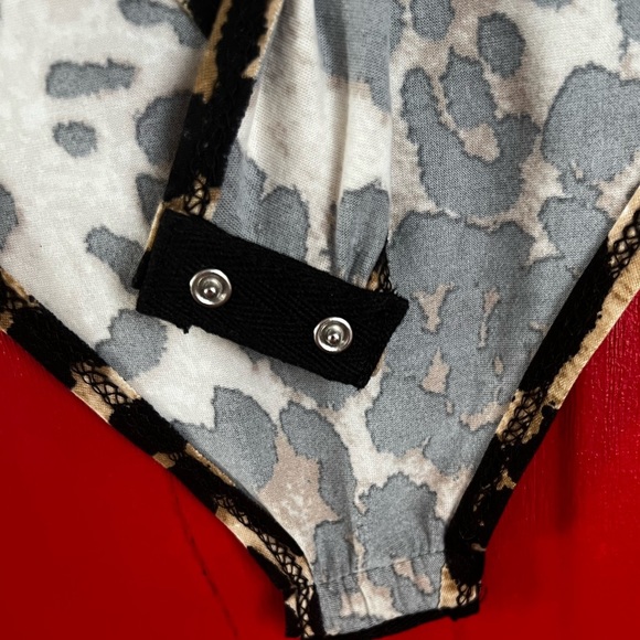 Gaze bodysuit Sz Small - Picture 4 of 4